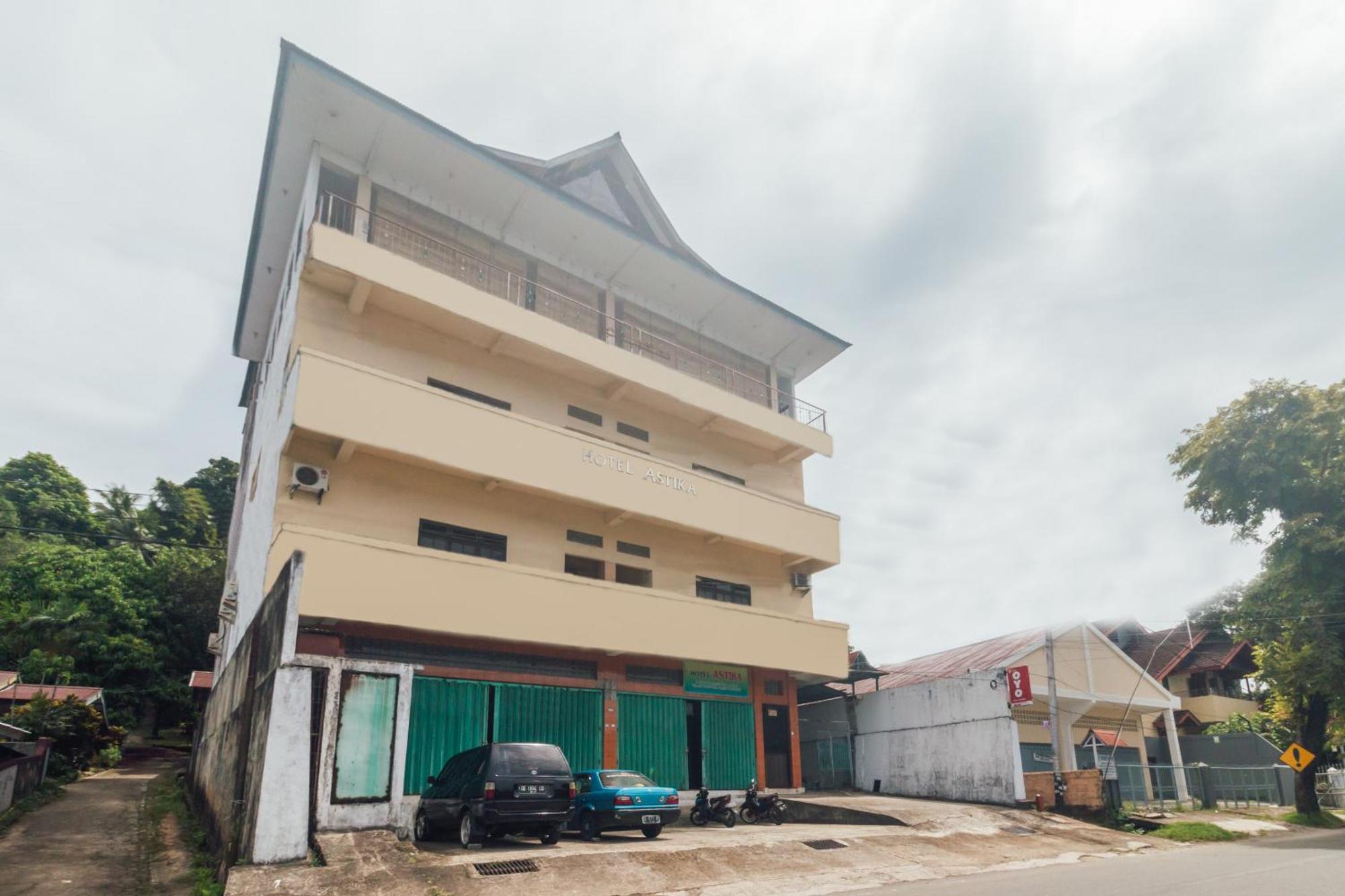 Oyo 2269 Hotel Astika Ambon Exteriör bild